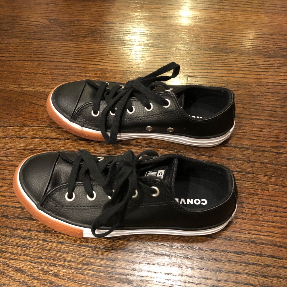 Converse super star.